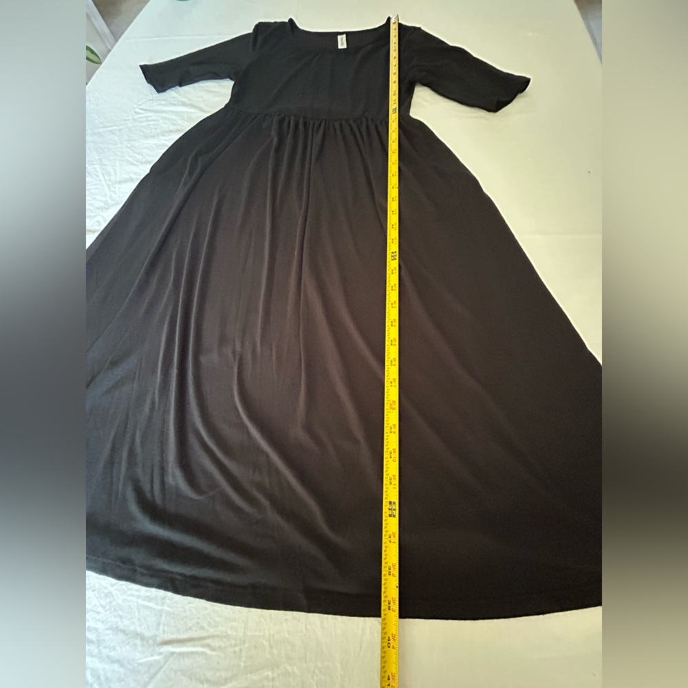 Black Short Sleeve Fit & Flare Midi Dress With Pockets - Picture 3 of 7